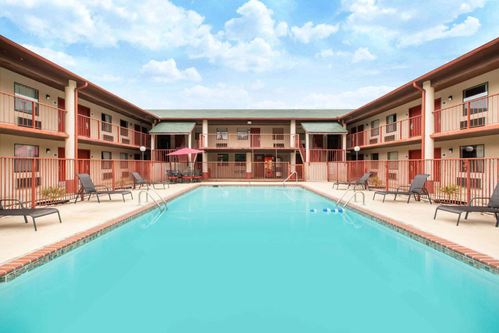 Super 8 by Wyndham Malvern