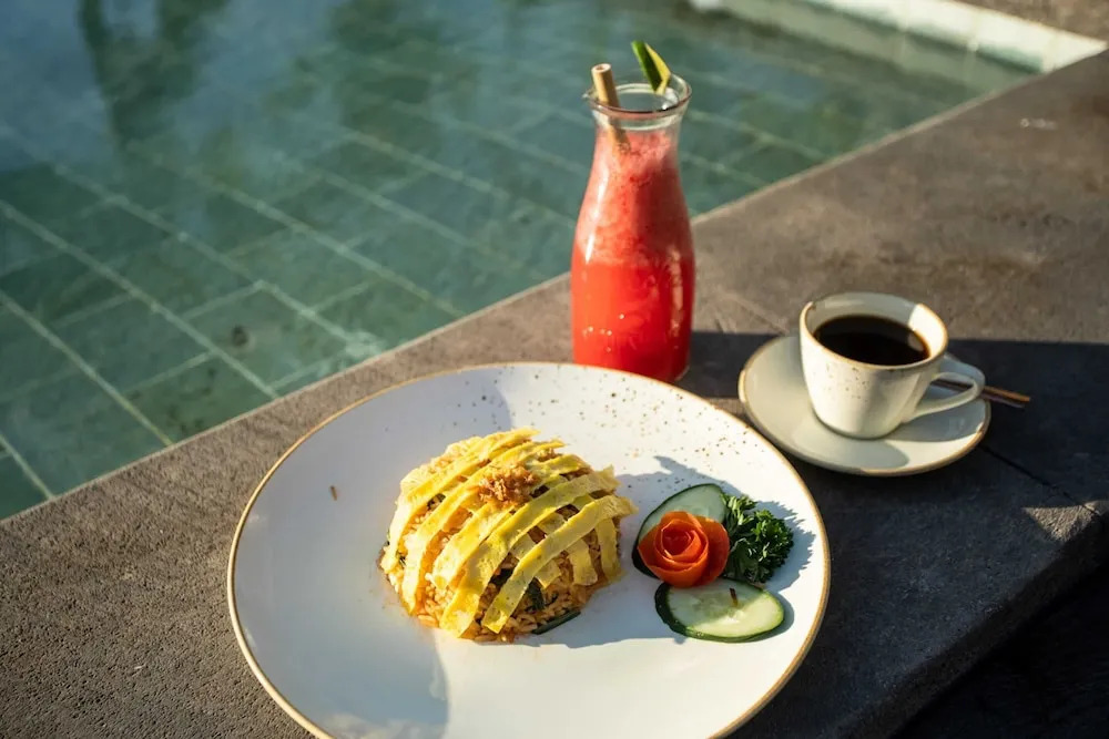 Majestic Private Villa, 6 BR, Canggu With Staff