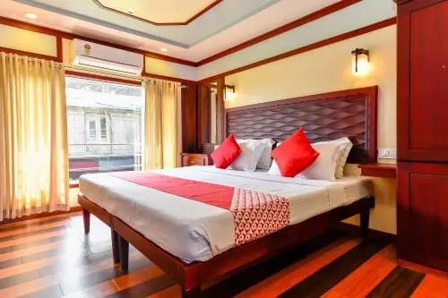 OYO 23227 Alleppey Eco Houseboat 3 Bhk