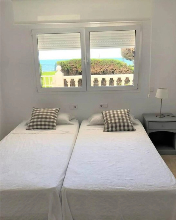 Modern apartment with pool on the beachfront in Marbella by SharingCo