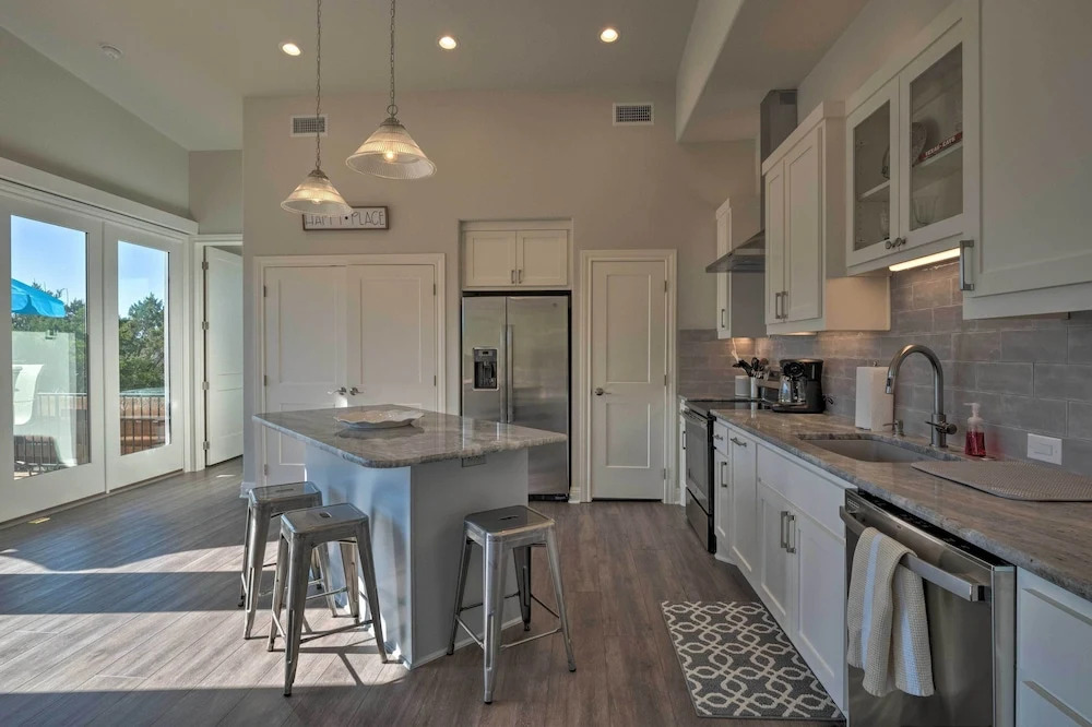 Modern Lake Travis Haven w/ Resort Amenities!