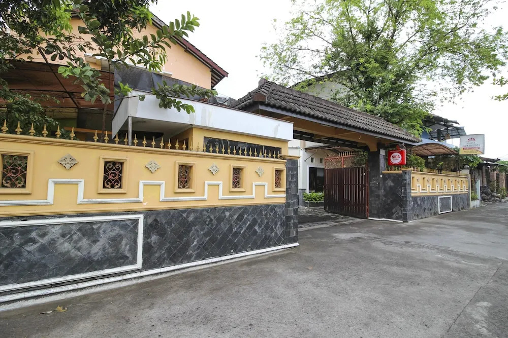 RedDoorz near Lotte Mart Maguwo