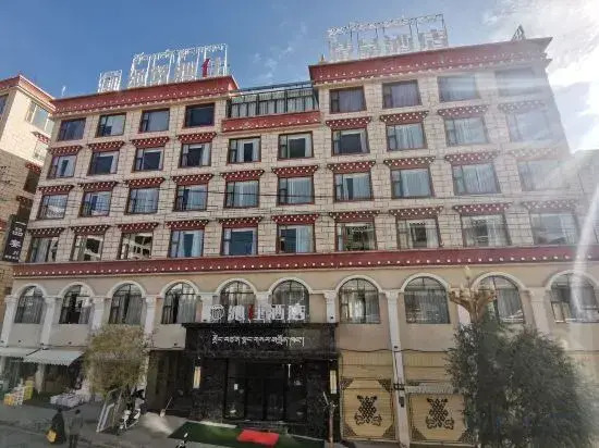 Garze Chin lives in a hotel