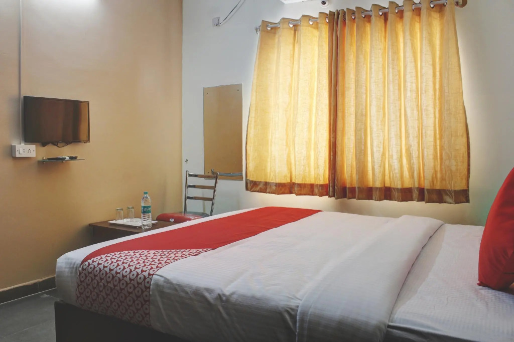 OYO 13670 Skylark Service Apartment