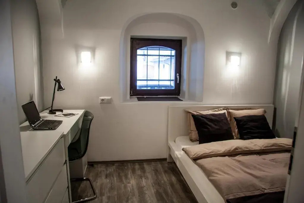 4 Rooms