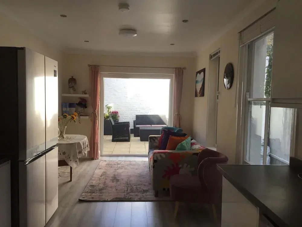 Inviting 6-bed House in London