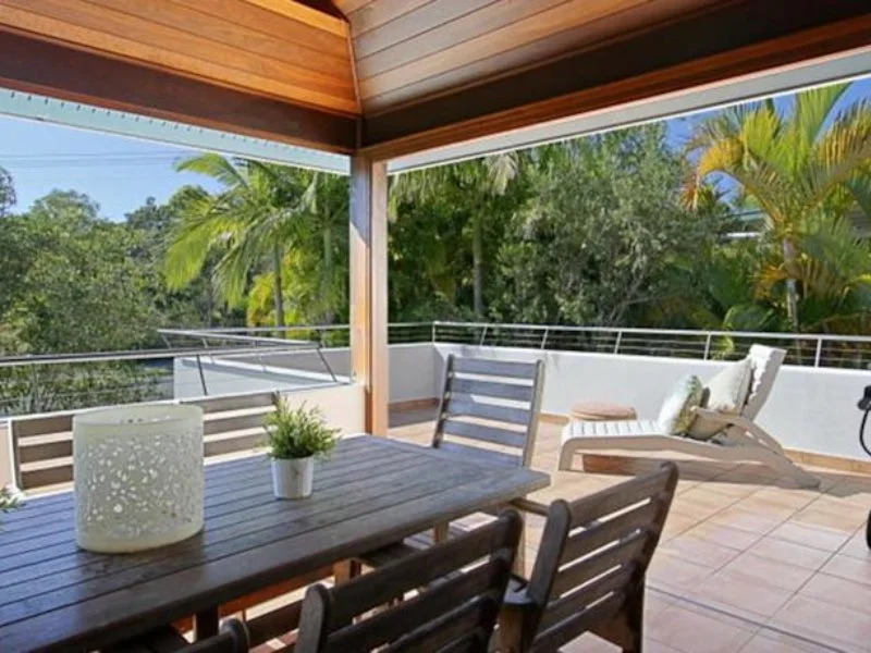 Clarkes Beach Villa - steps to beach & Byron town