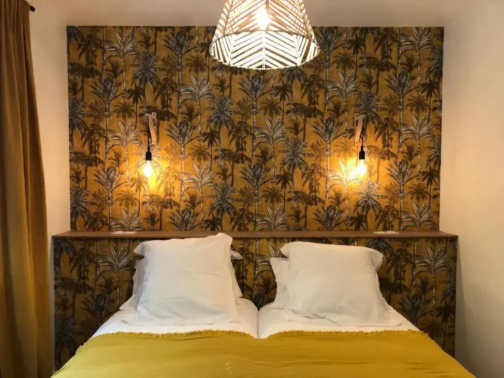 Charmant Gîte Familial Rénové avec 3 Chambres, Cheminée et Jardin, Proche Le Mans - FR-1-410-332