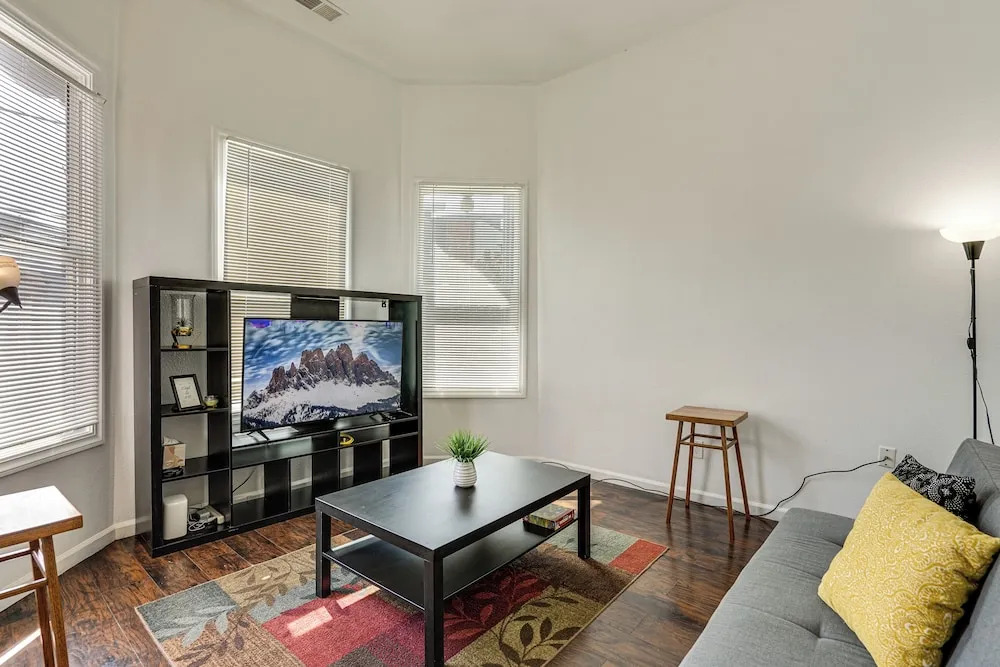 Spacious & Central! Pet-friendly Emeryville Home