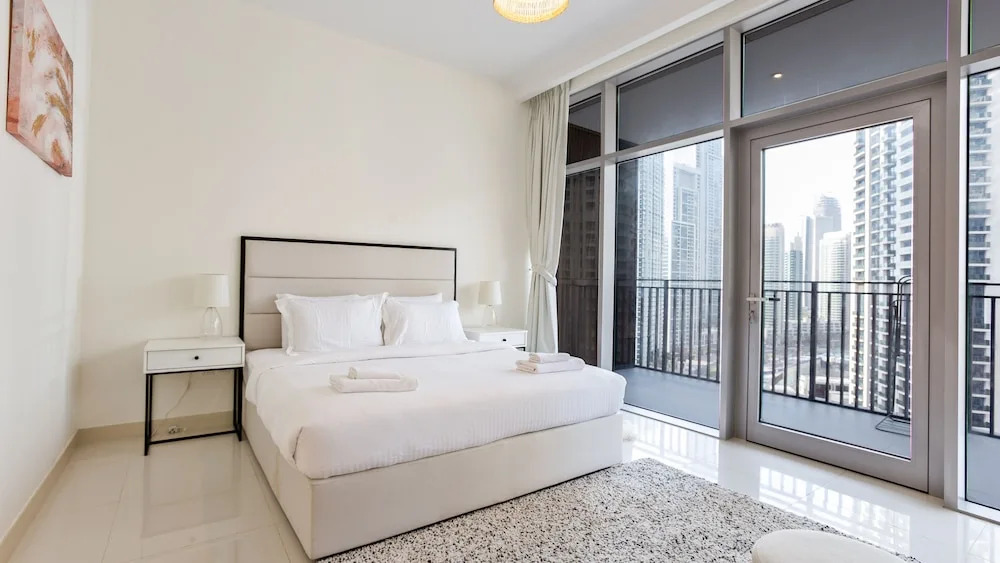 Luxury StayCation - Huge 2 Bedroom Lav
