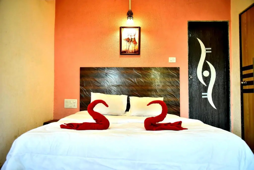 MERIDIAN VILLA - Besides Valley View with Swimming pool & Strawberry Farms
