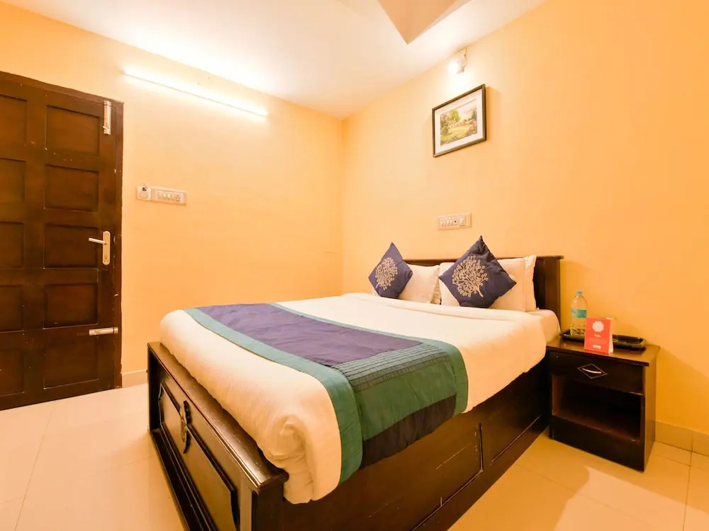 OYO 15099 New Queens Residency