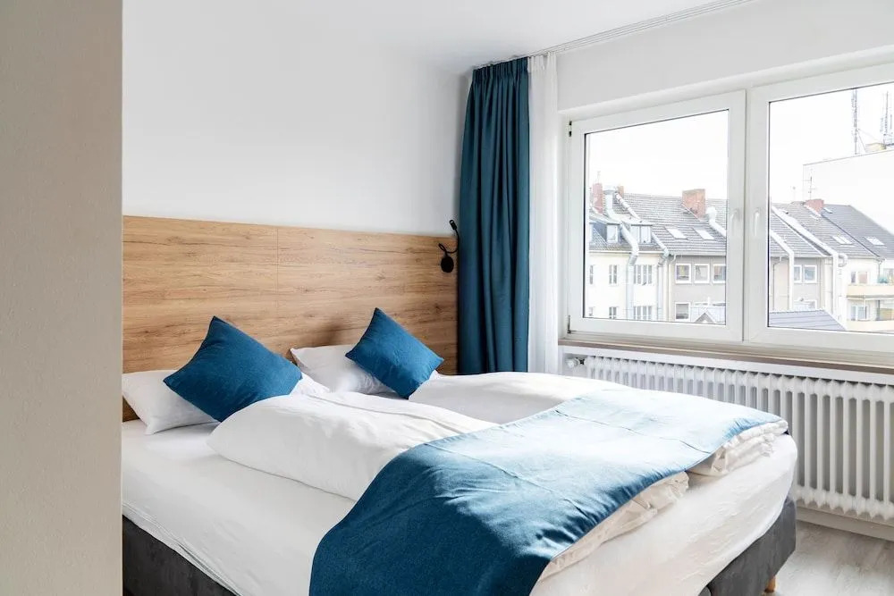 HOTEL83