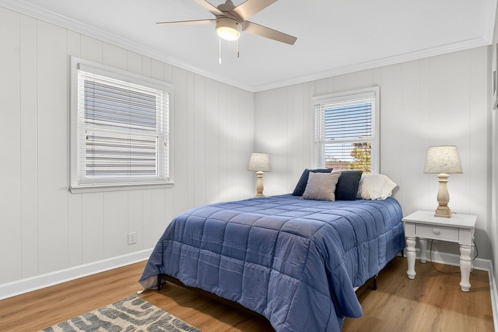 Luna By The Sea / 238 Brunswick Ave West 3 Bedroom Home