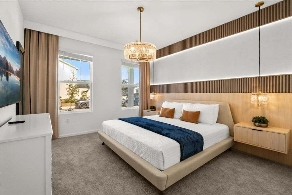7 Bedrooms S / Solara Home