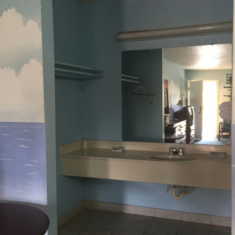 Guest Inn & Suites