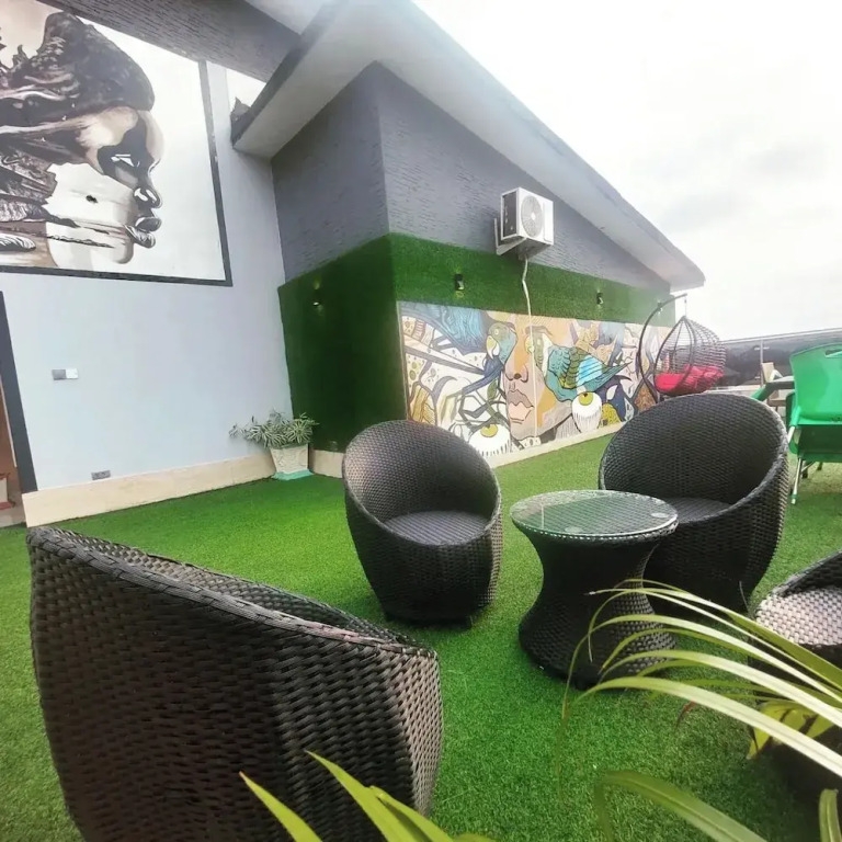 Triangle Apartment