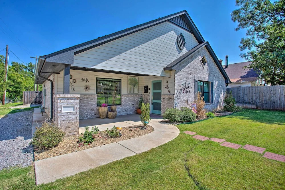 Modern OKC Retreat: Half-mile to Plaza District!
