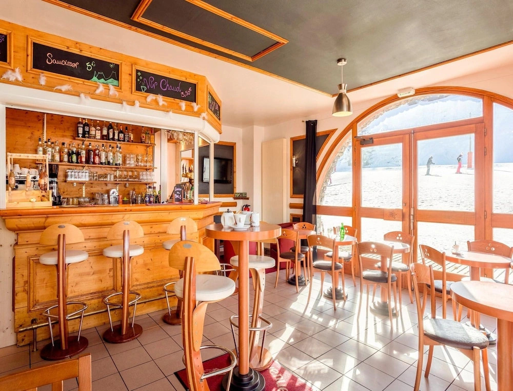 Premium Family Hub for Five Guests