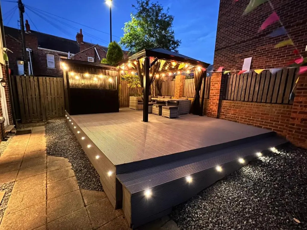 Numero Uno Detached Aparthouse 7 BR Hot Tub Wifi Parking Contractors and Group Friendly