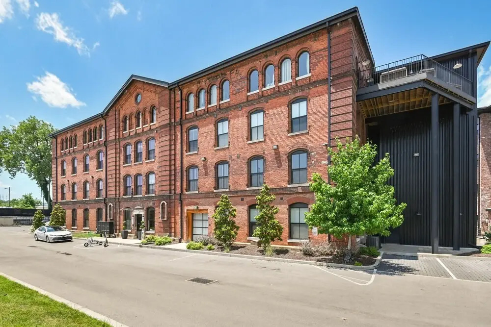 Studio w/ Pool Access: 2 Mi to Downtown Nashville!