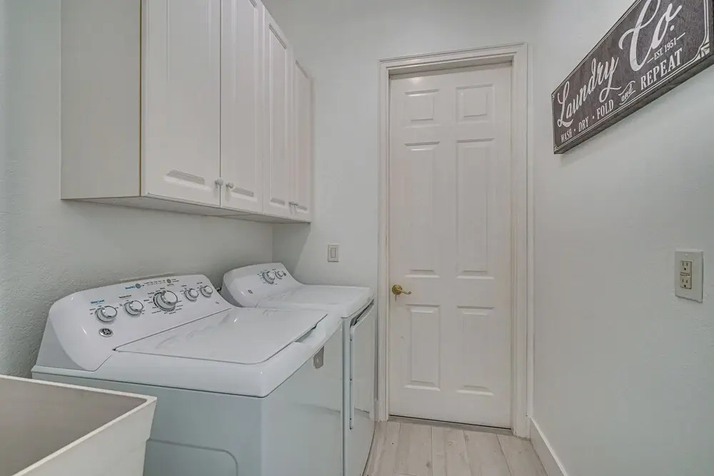 Dock + Lanai: Waterfront Escape in Cape Coral!