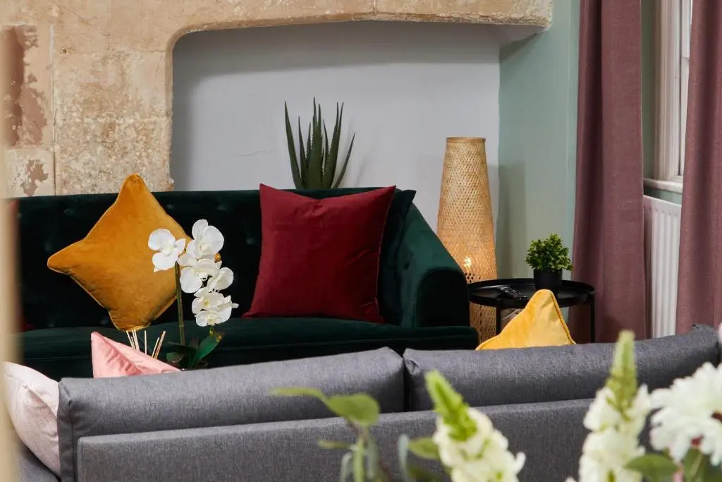 Elegant Apartment in Bath with Garden Sleeps 8 by PureStay