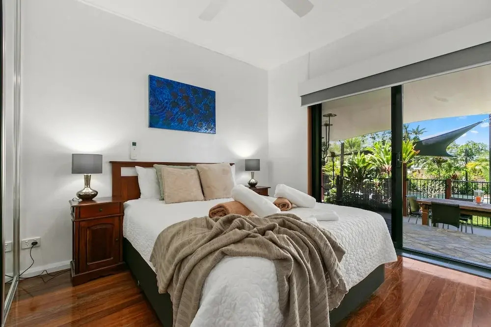 Tropical 3 Bedroom House, Pool plus 4th Bedroom Bungalow