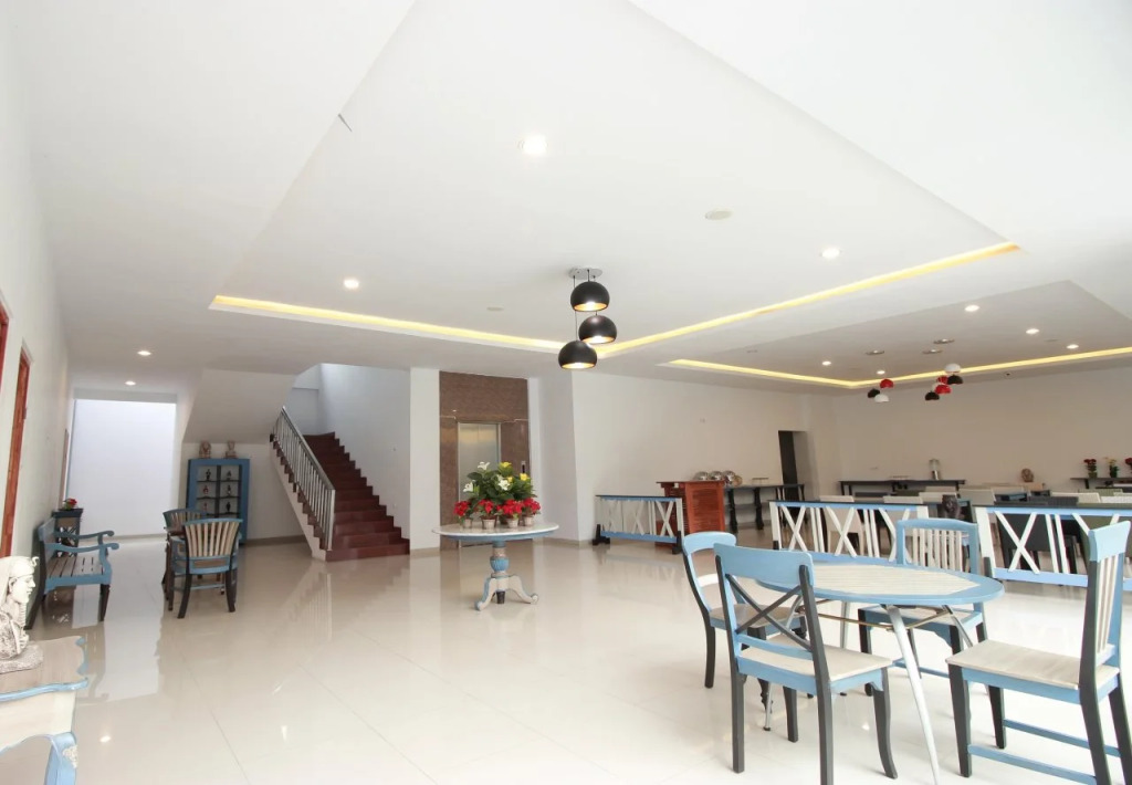 Summer Quest Hotel