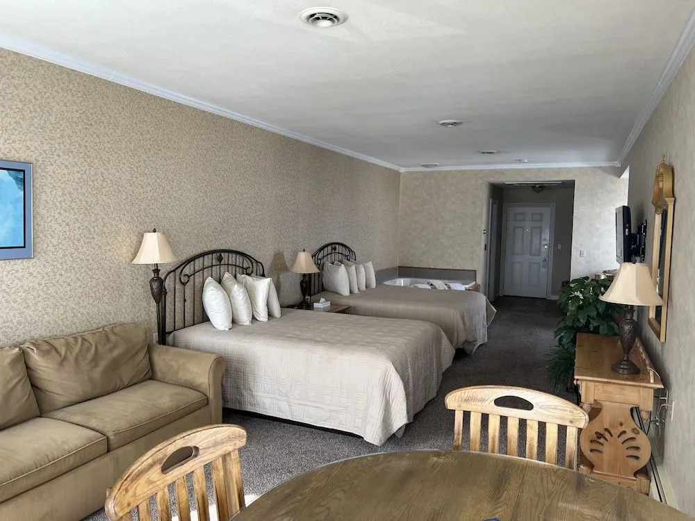 Pier Plaza Lodging