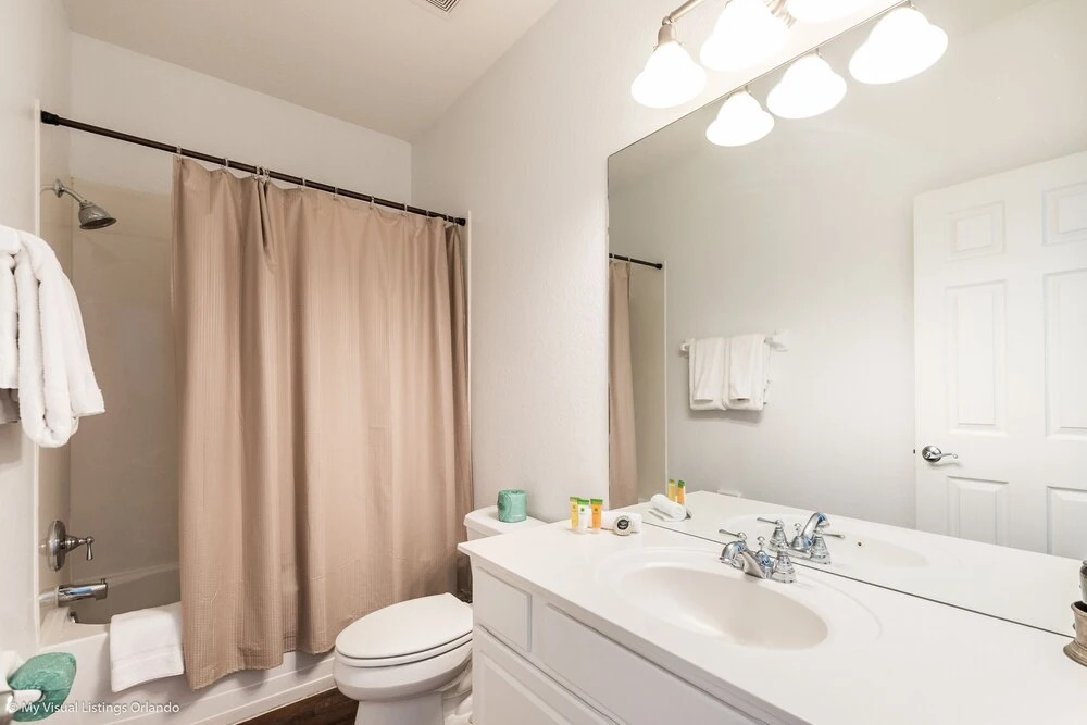 Fresh and Remodeled in Vista Cay! Townhome - 3br/3.5ba 3vc045