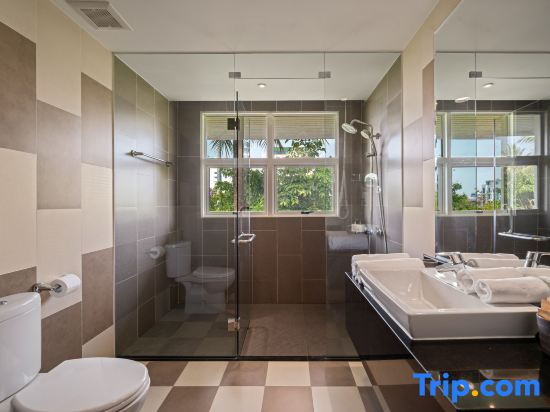 Luxury 4BR Villa Da Nang, 100m to Beach, Private Pool, Perfect for Group