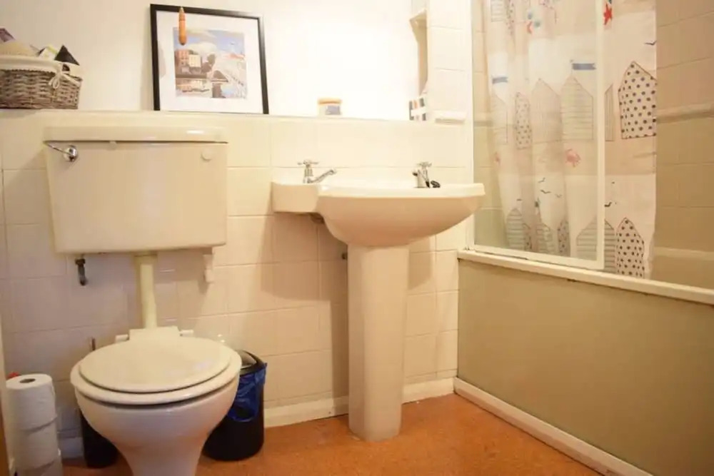 1 Bedroom House Near The City Accommodates 4