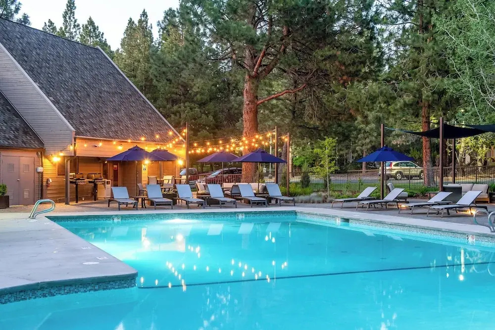 Patio & Pool Access! Year-Round Base in Bend