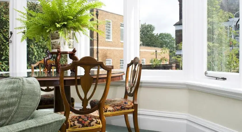 Avenue House Apartments