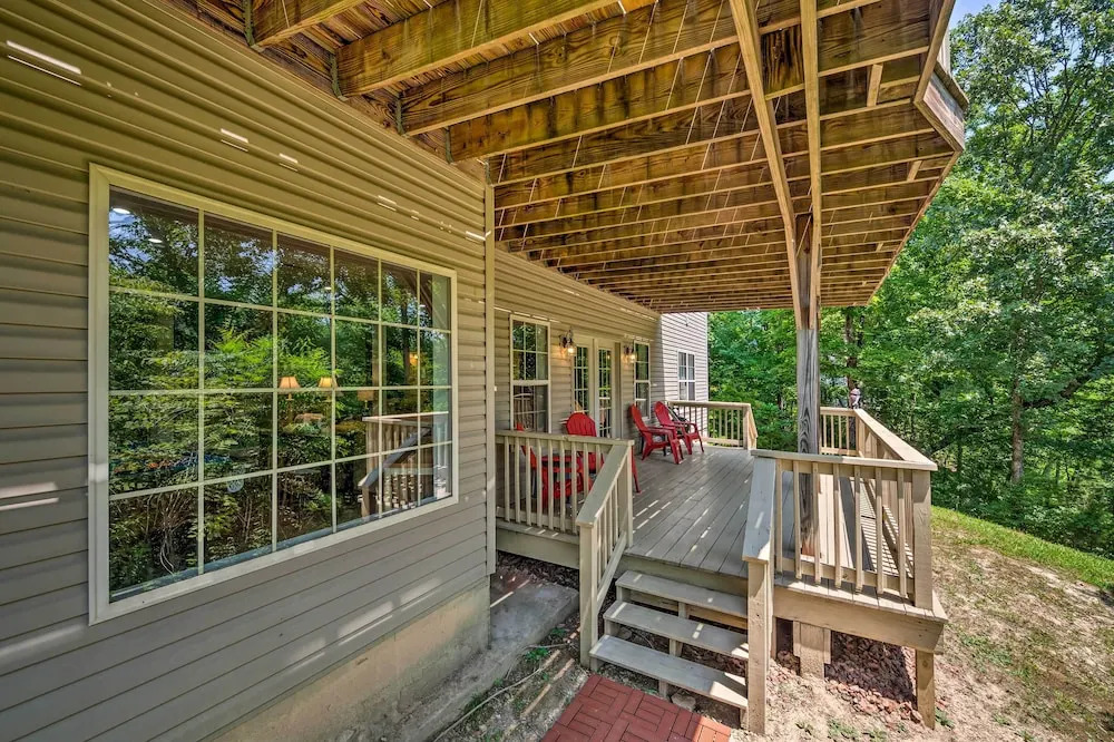 Luxe Lake Cumberland Retreat w/ Decks on 1 Acre!