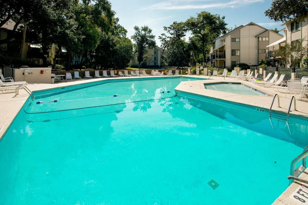South Forest Beach 3BR w/ Pool & Tennis All-suite Bedrooms Condo