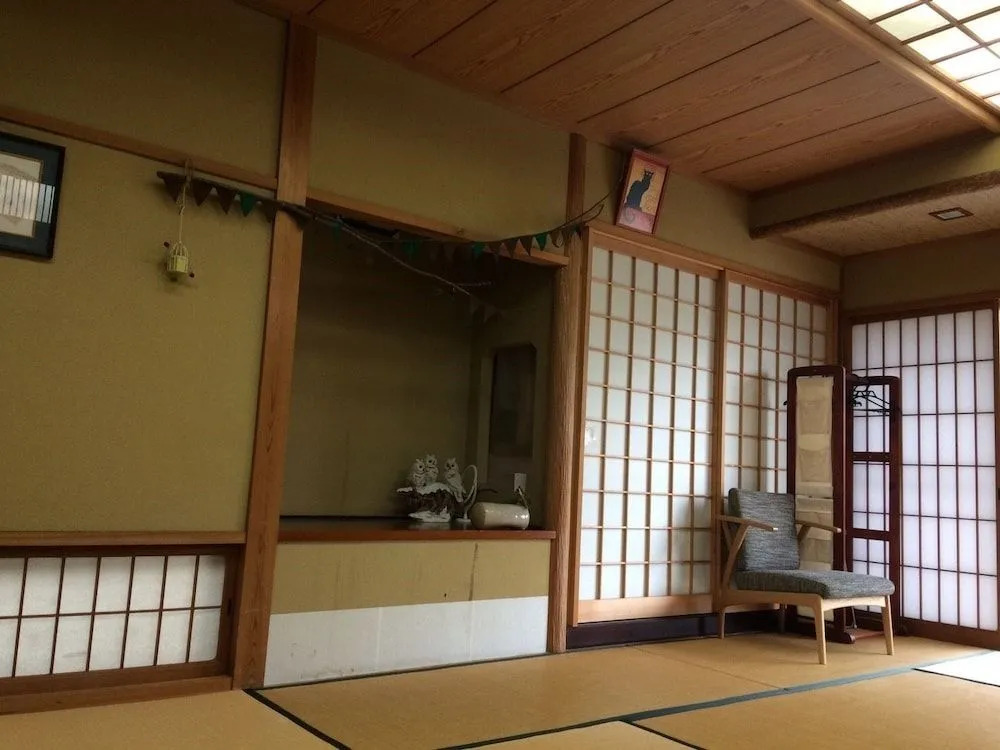 Yasuragi Guest House & Bar