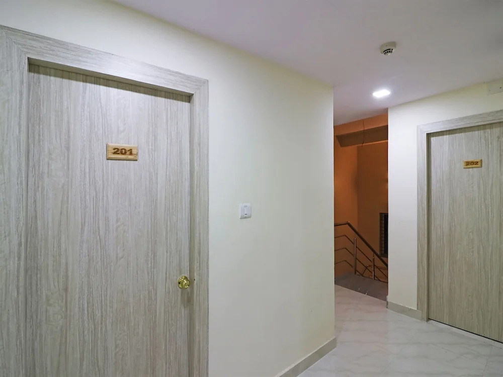 OYO 13579 Hotel Royal Crowne