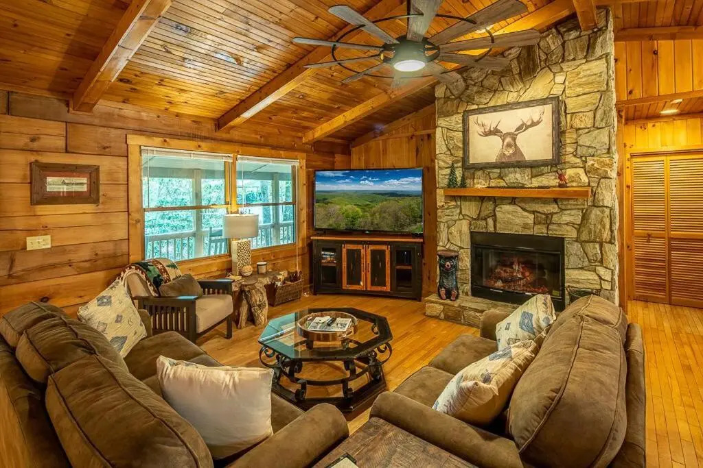Cozy ‘Grey Fox’ Cabin Between Boone & Blowing Rock