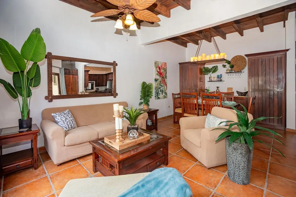 Gecko Getaway 2 Bedroom Condo by RedAwning