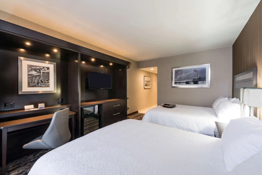 Hampton Inn & Suites Portsmouth Downtown