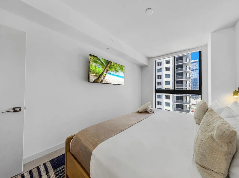 Elite 1BR & Rooftop Pool in Miami