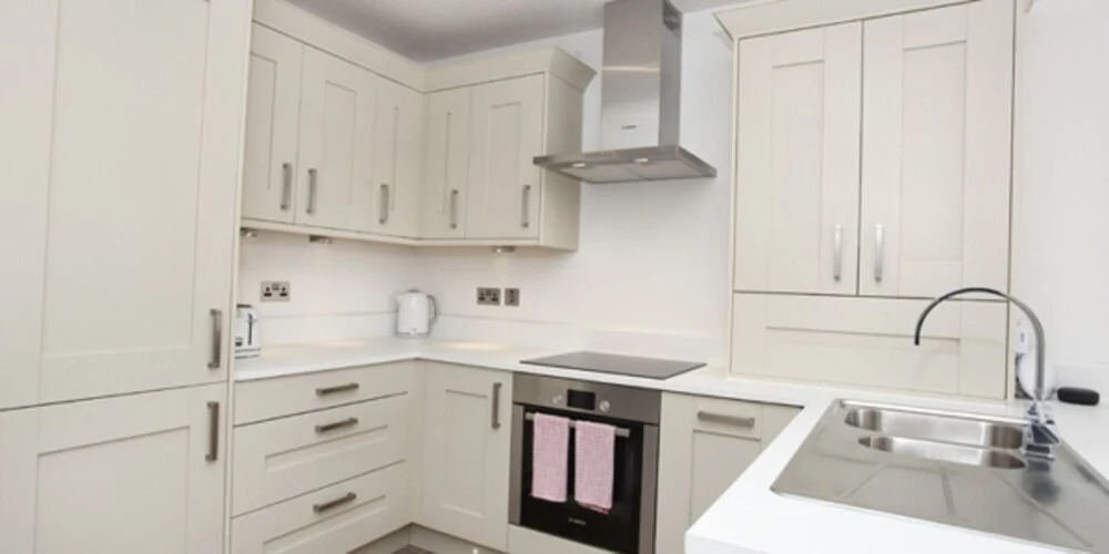 Whitehouse Apartments- Apartment B