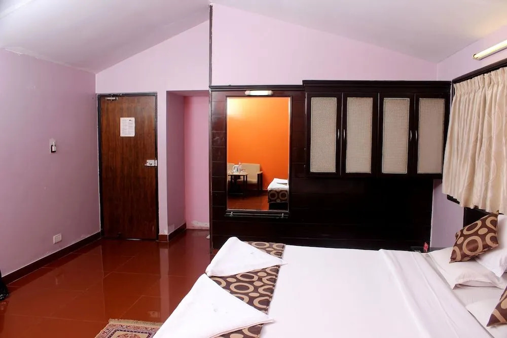 OYO 1916 Hotel Suhashini Palace
