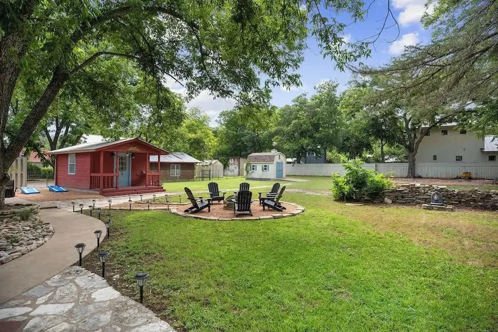 Pecan Retreat-half Mile to Main