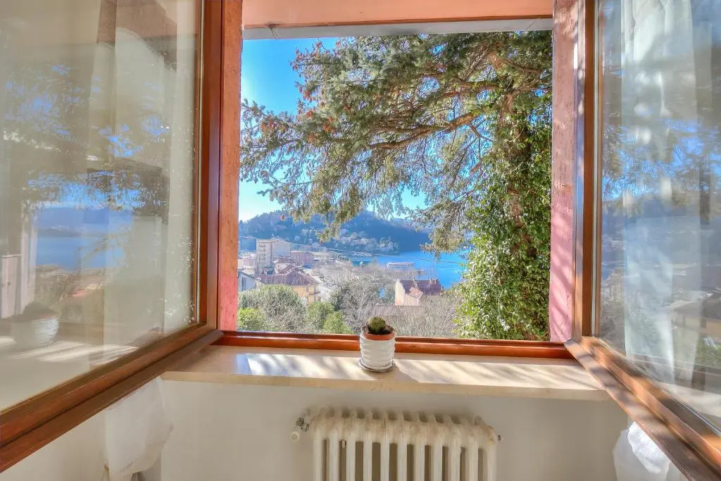 Sunny Apartment Lake View Laveno