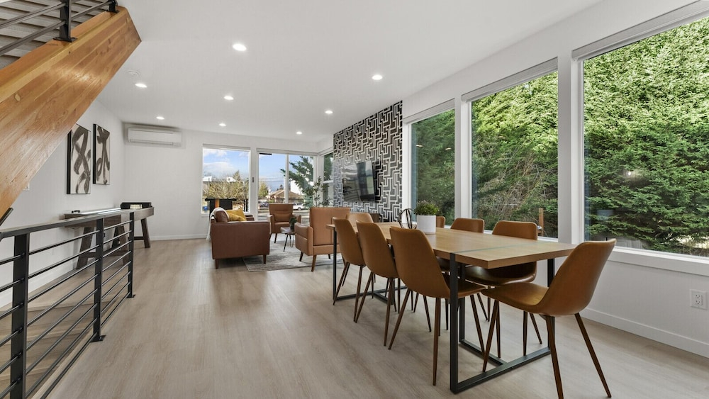 Ballard Hangout - Arcade, Covered Deck, Sleeps 10!