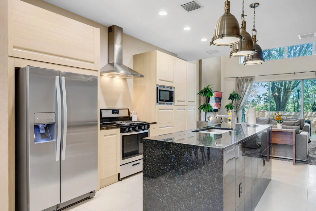 3 Bedrooms35 Bathsmagic Village Yards 7669 Rd
