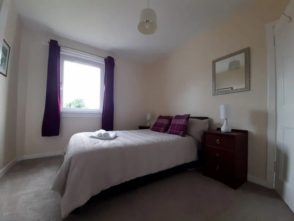House-3br-garden-parking-near Inverness Castle